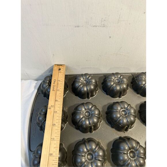 Nordic ware bunt cake cupcake pan - Picture 7 of 7